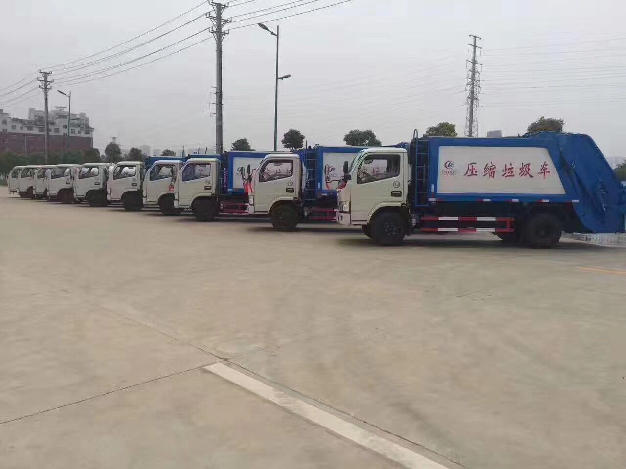 壓縮垃圾車圖片
