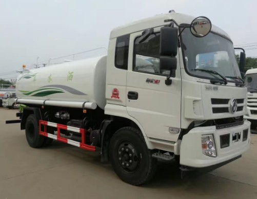 D913駕駛室東風(fēng)御虎12噸灑水車圖片