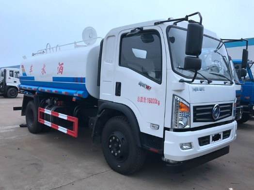 東風(fēng)御虎12噸灑水車圖片