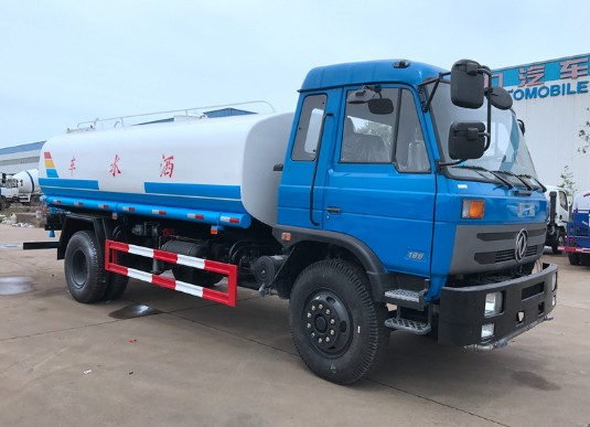 東風(fēng)153 15噸灑水車圖片