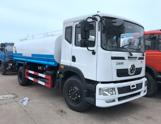 東風(fēng)創(chuàng)普D7L 15噸灑水車圖片
