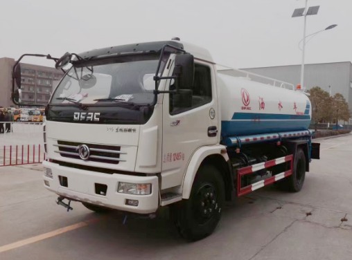 東風(fēng)福瑞卡9噸灑水車