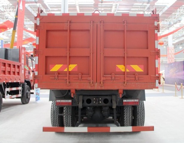 東風(fēng)特商前四后八自卸車