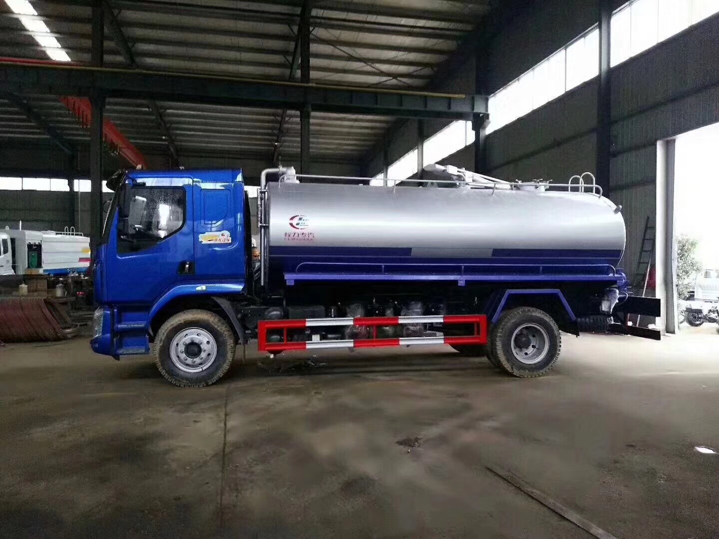 東風(fēng)柳汽乘龍15方吸糞車(chē)