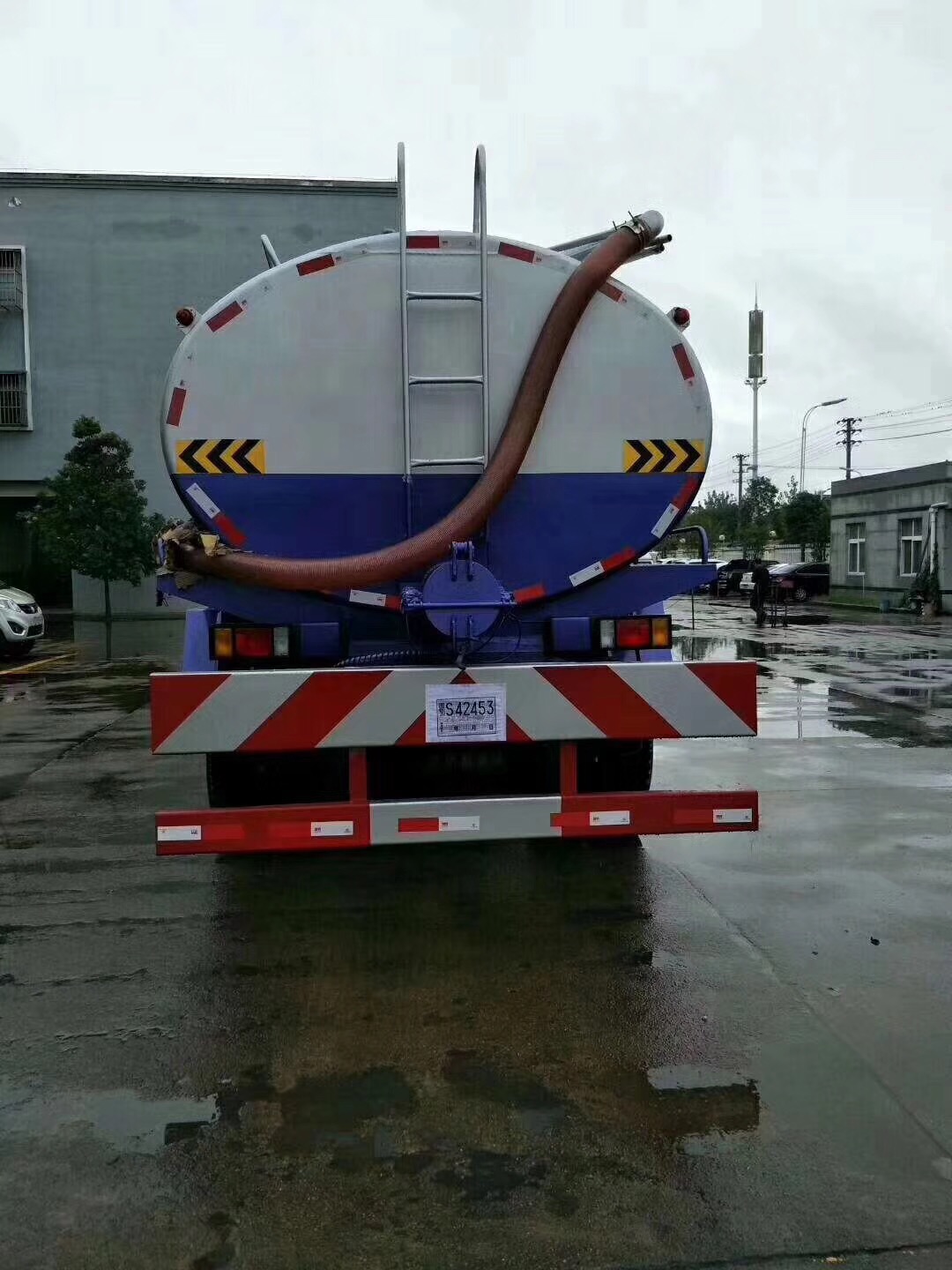 東風(fēng)柳汽乘龍15方吸糞車(chē)