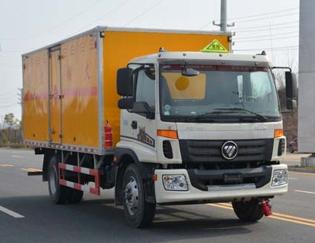 福田歐曼6.2米易燃液體廂式運(yùn)輸車(chē)