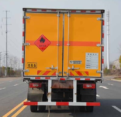 福田歐曼6.2米易燃液體廂式運(yùn)輸車(chē)