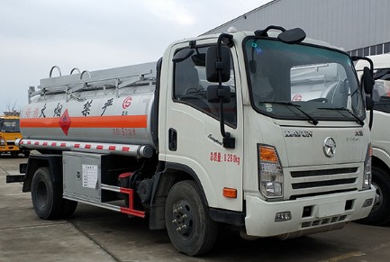大運(yùn)小型加油車圖片