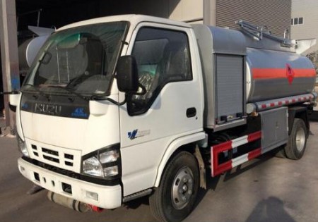 慶鈴五十鈴飛機(jī)加油車圖片