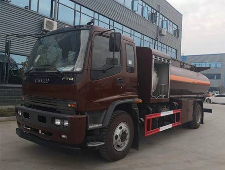 慶鈴五十鈴飛機(jī)加油車圖片