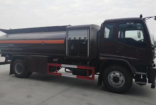 慶鈴五十鈴飛機(jī)加油車圖片