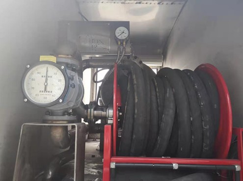 慶鈴五十鈴飛機(jī)加油車圖片