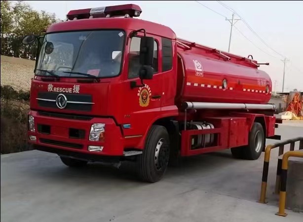 國六東風(fēng)天錦消防紅油罐車圖片