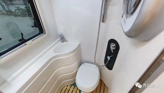 齊星依維柯額頭升頂房車浩運(yùn)NC2921-1 后拓展（6座）