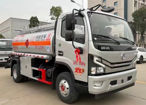 東風(fēng)多利卡5噸油罐車